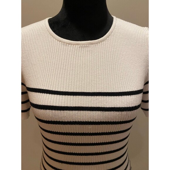 Zesica Sweater Size XL Fits Like Medium Cream Black Striped  Short Sleeve Casual - Picture 3 of 9